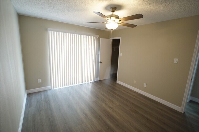 Building Photo - 8581 Sands Point Dr