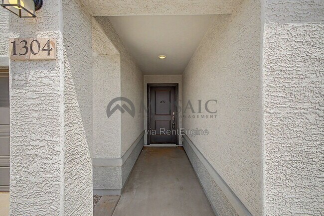 Building Photo - 1304 W Inca Dr