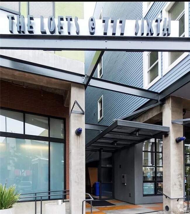 Building Photo - Upgraded Modern 1 Bed/1 Bath Loft Style Co...