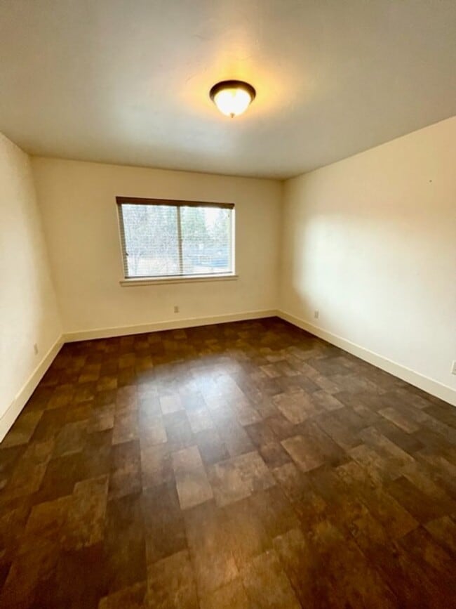 Building Photo - 2569 NE 8th St