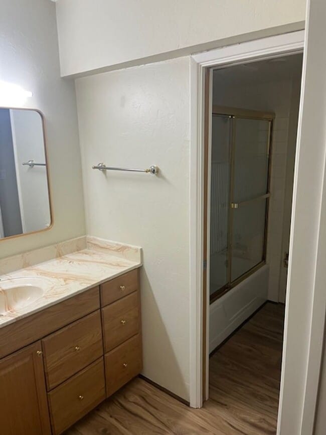 Building Photo - Lovely 2 Bedroom and 2 Bathroom Condo!