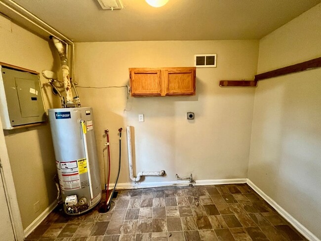 Building Photo - Newly refreshed 2bdr/1bdt house in Kansas ...