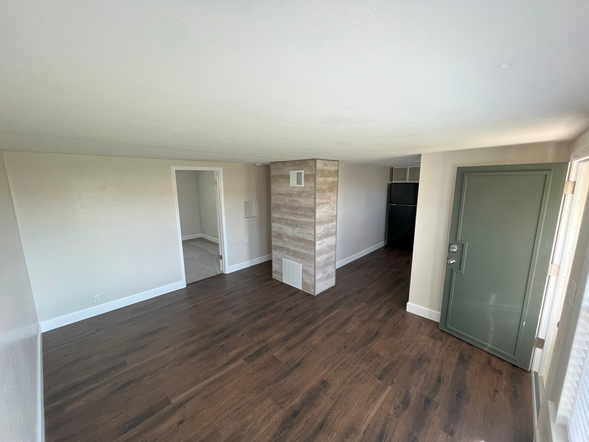 Building Photo - 809 S Elm St