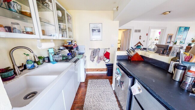 Building Photo - Luxuriously Remodeled 1BR Suite in East Rock | Designer Island Kitchen | Steps to Yale SOM