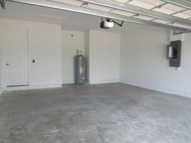 Building Photo - NEWER HOME located in desirable Palencia