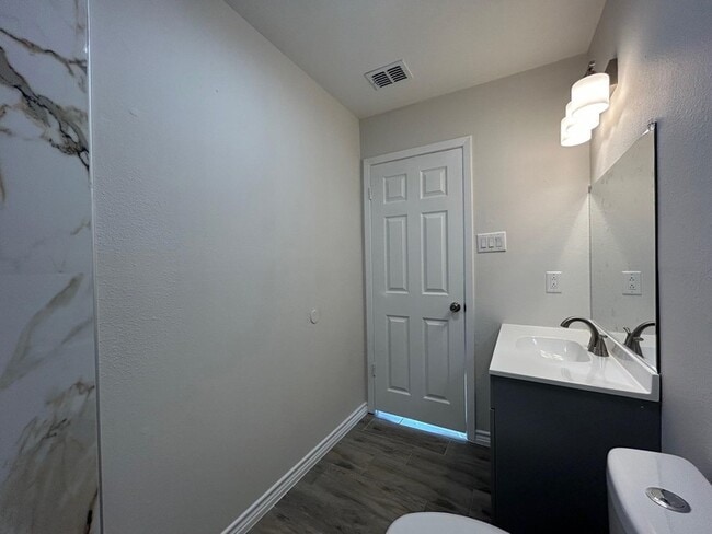 Building Photo - 100 Hillside Rd