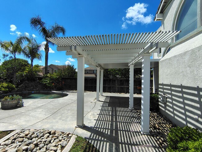 Building Photo - 13606 Brook Way