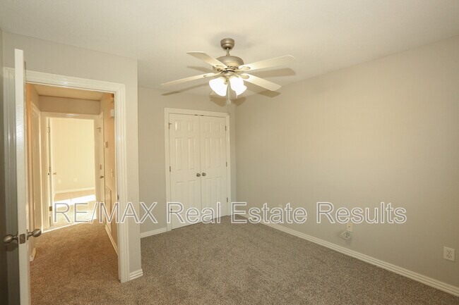 Building Photo - 1202 SW Cabriolet St