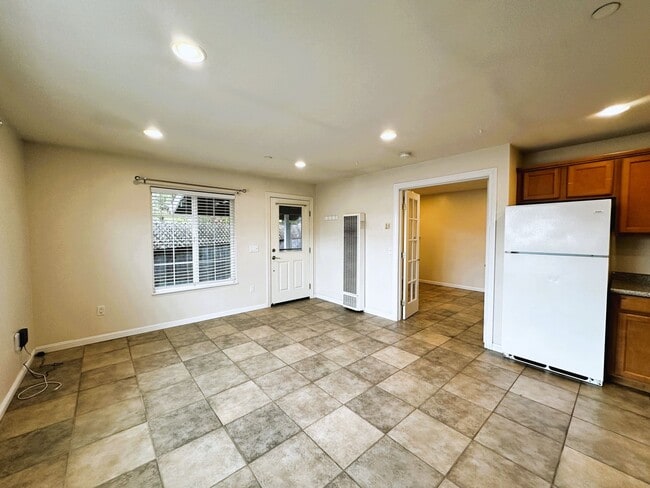 Building Photo - 705 Carlin Ct