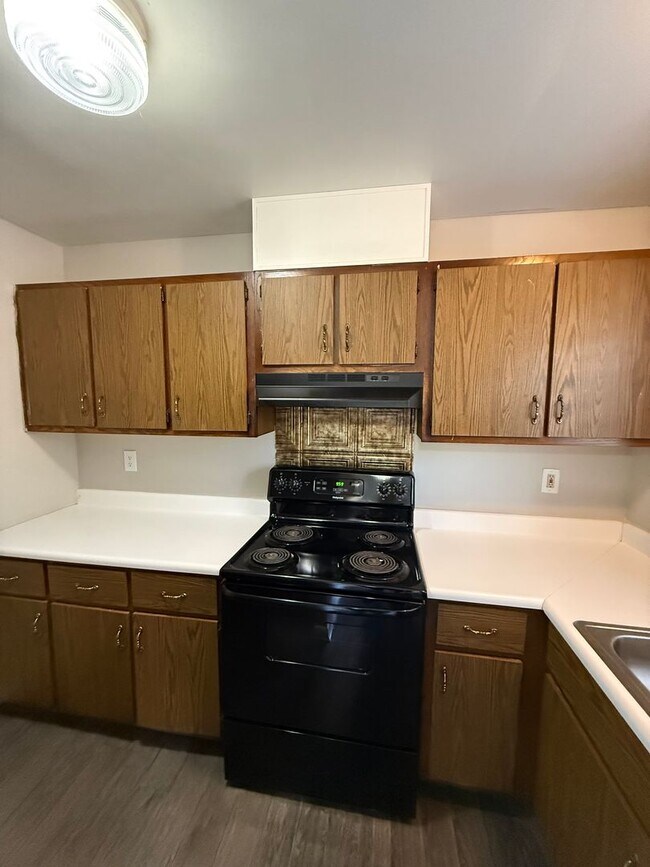 Building Photo - Spacious 2-Bedroom Townhome – Move-In Ready!