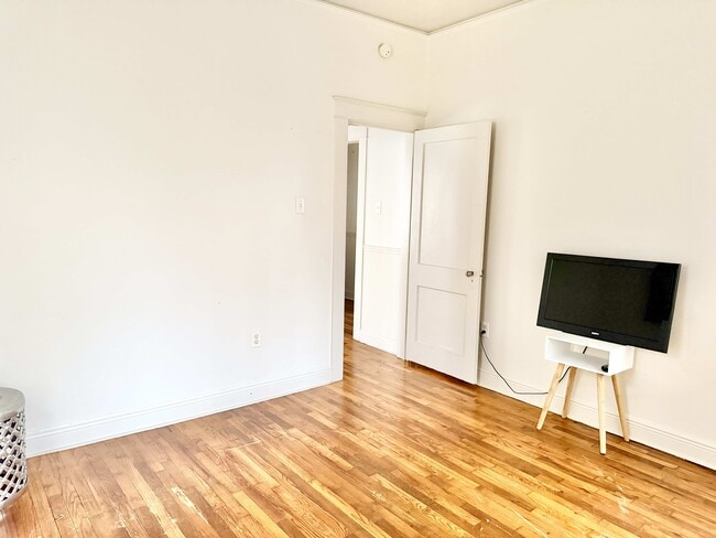 Building Photo - 416 East Dr