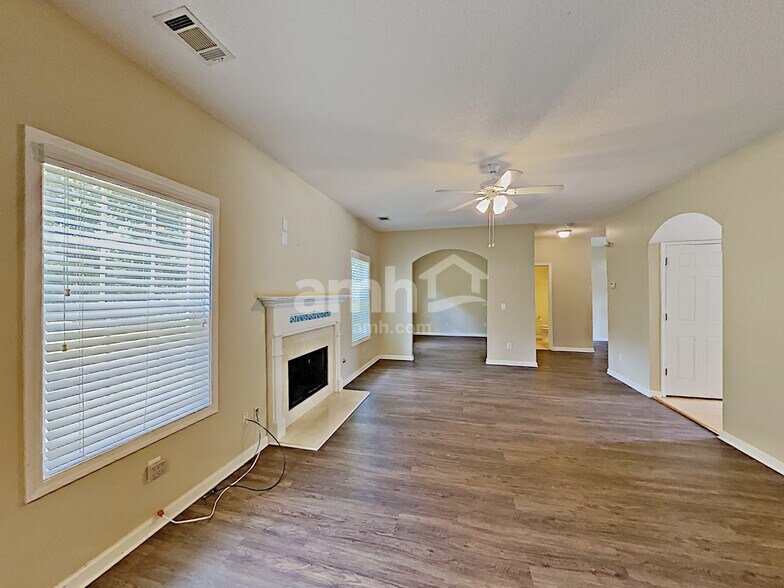 Building Photo - 429 The Gables Dr