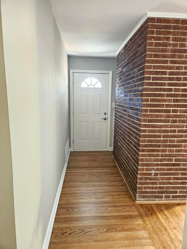 Building Photo - 384 Mimosa Cir