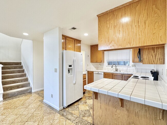 Building Photo - 4378 Conejo Dr