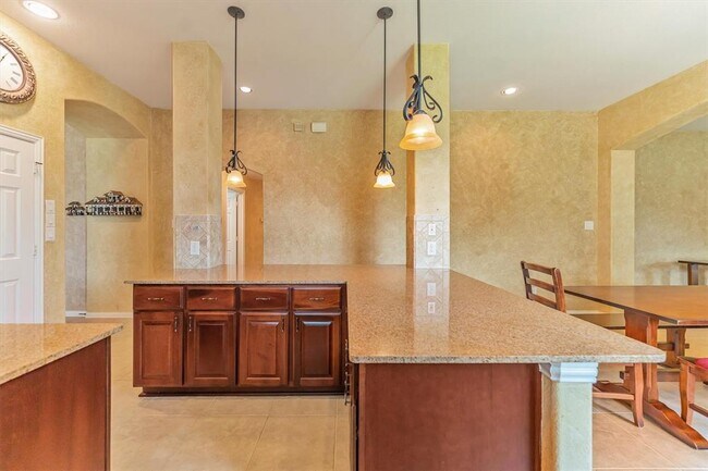 Building Photo - 18419 Willow Oak Bend Dr
