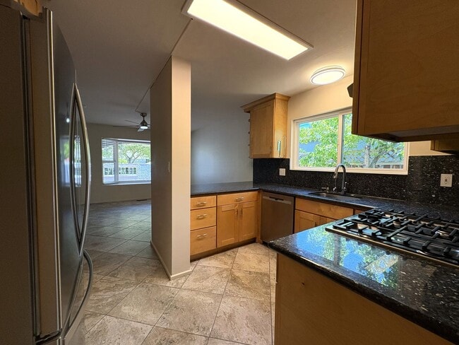 Building Photo - Charming Palo Alto Home with Beautiful Lan...