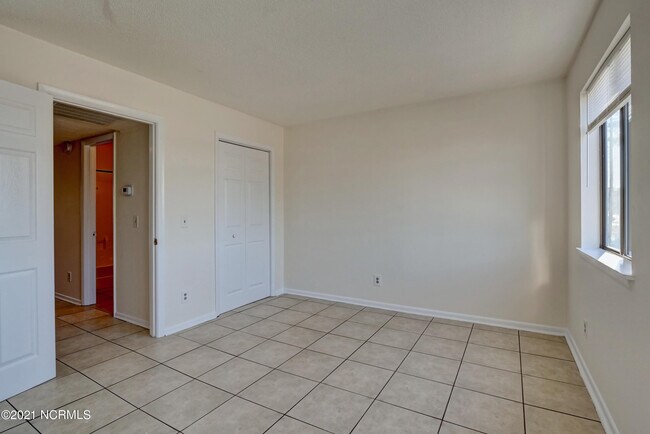 Building Photo - 4750 Seahawk Sq