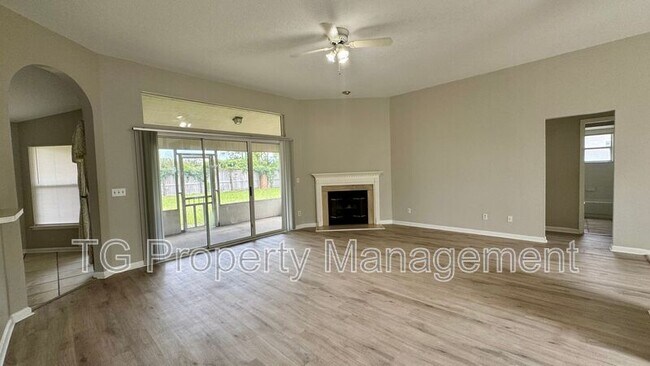 Building Photo - 8943 Country Bend Cir N