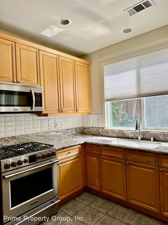 Building Photo - 3 br, 2.5 bath House - 5105 Aspen St.