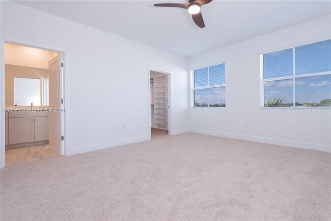 Building Photo - 230 SW 170th Ave