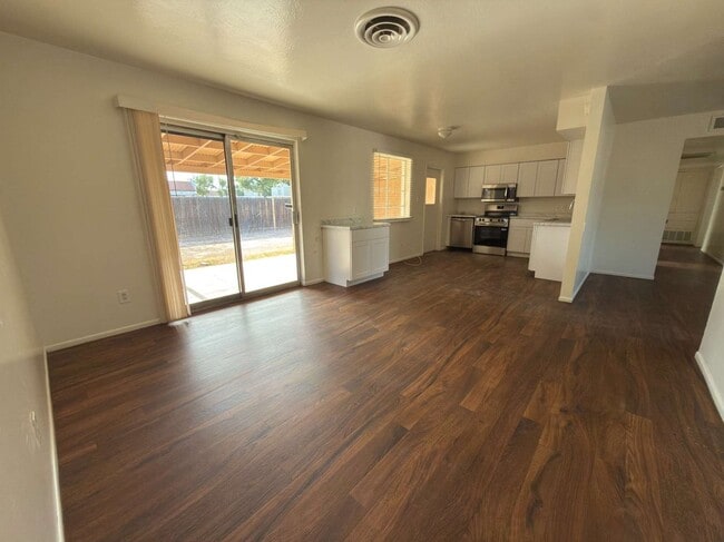 Building Photo - 7010 N 34th Ave