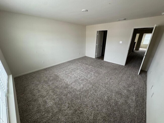 Building Photo - 315 Marsh Ln