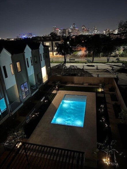 Building Photo - 1902 N Carroll Ave