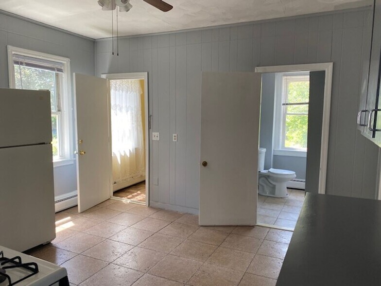 Building Photo - 74 Veazie St