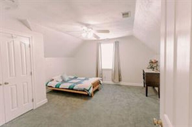 Building Photo - Gorgeous 4 bed, 3 bath in Great Bridge!
