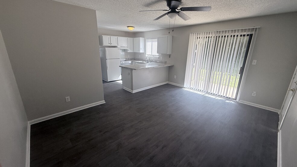 Living Room With Patio - Nottingham