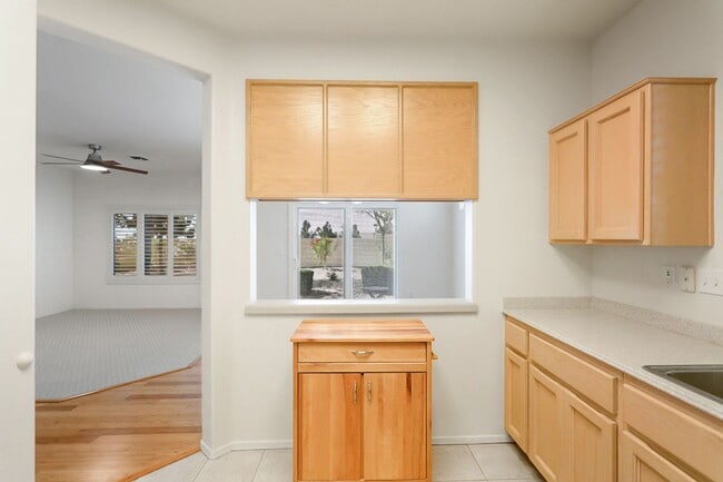 Building Photo - 55+ Age Restricted Sun City Summerlin  @ B...
