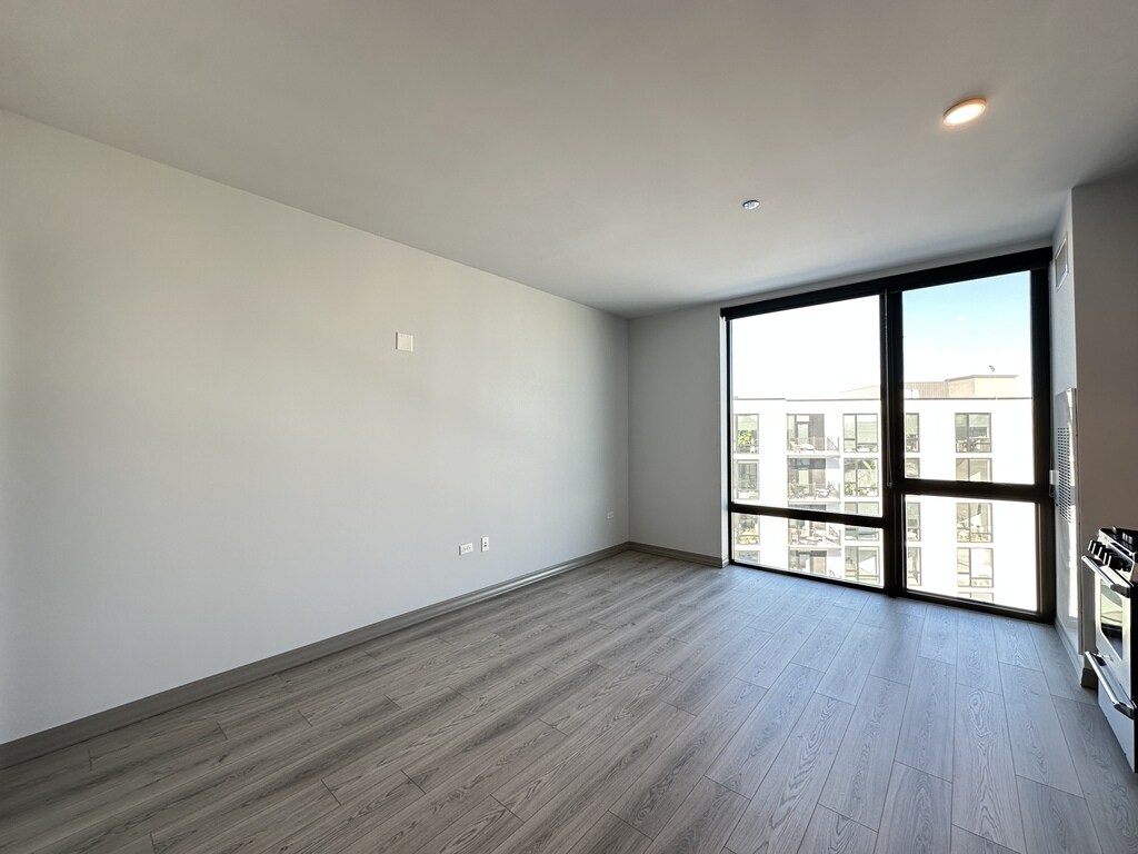 Building Photo - 2155 N Elston Ave