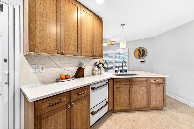 Building Photo - 812 Ocean Dunes Cir