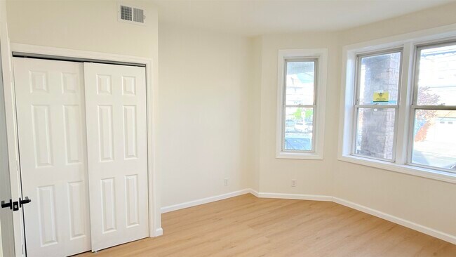 Building Photo - 291 Avenue B