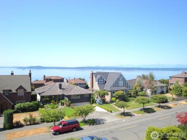 Building Photo - 5Bd/2.75Ba Seattle Home