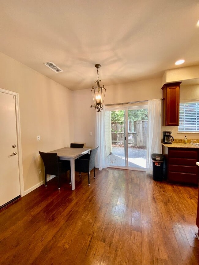 Building Photo - 329 Messina Terrace