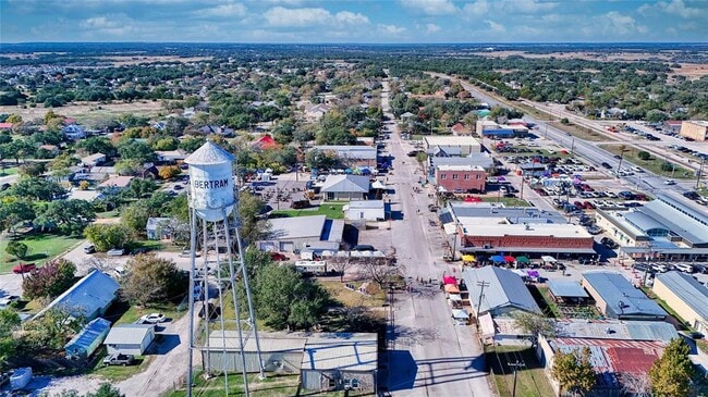 Building Photo - 904 Central Blvd