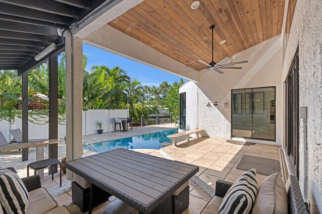 Building Photo - 1050 Brooks Ln