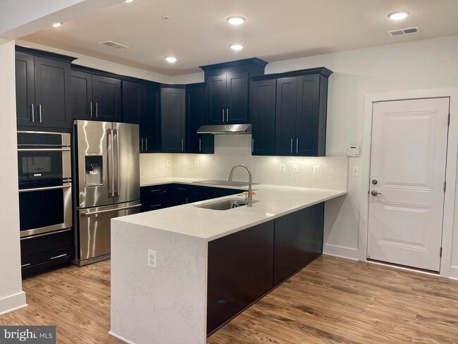 Building Photo - 44774 Tiverton Sq