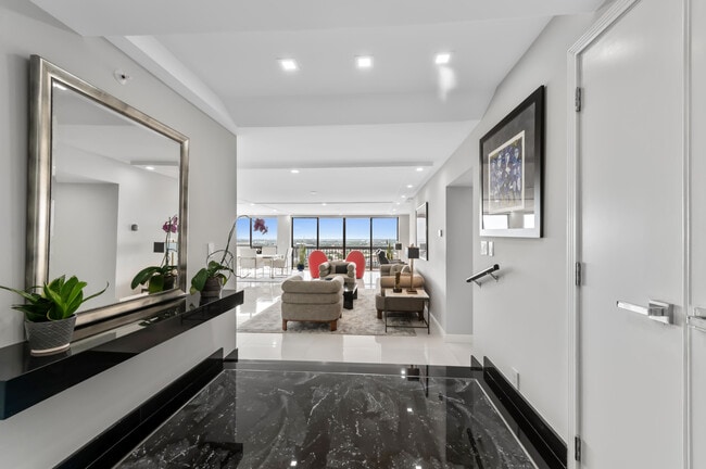 Primary Photo - 1900 Consulate Pl