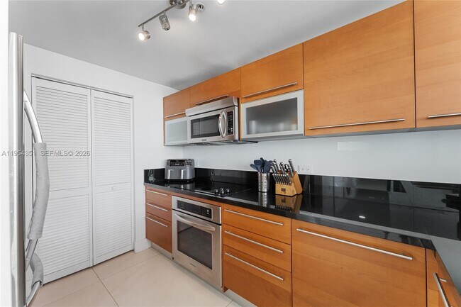 Building Photo - 253 NE 2nd St