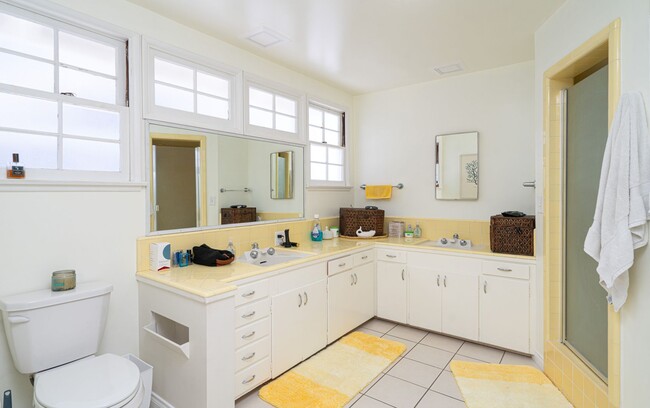Building Photo - Winter Lease in Exclusive Peninsula Point ...