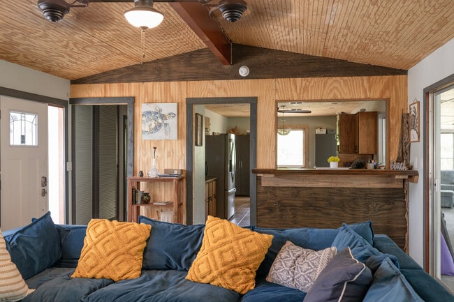 Building Photo - 105 21st Ave