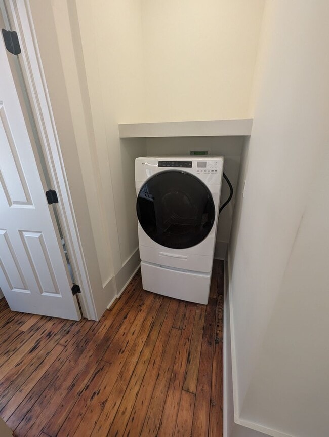 Building Photo - Recently Renovated 1-Bedroom, 1.5 Bath Apartment in Historic Covington