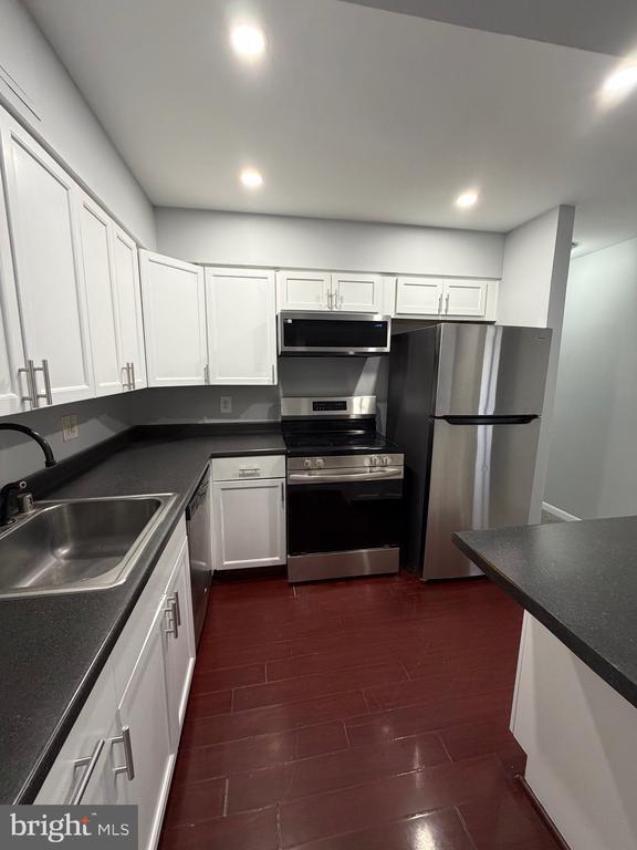 Building Photo - 10122 Campus Way S