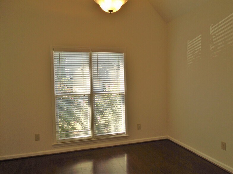 Building Photo - 3980 Brockett Walk