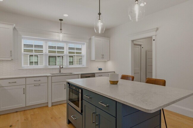 Building Photo - 50 Cate St