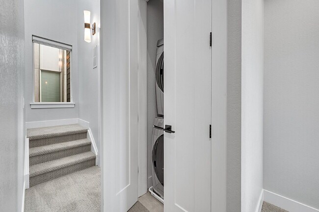 Building Photo - $3,175.00 - 2 Bedrooms, 2.2 Bathrooms, Tow...