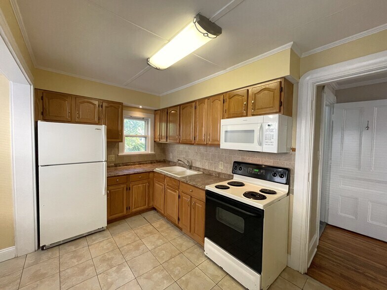 Kitchen - 533 W Gray St