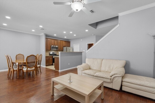 Building Photo - Lovely 2 Bedroom, 2.5 Bath Townhome w/ 2-Car Garage in Cedar Park!